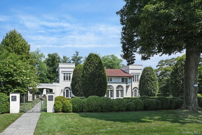 Building Photo - 73 Park Dr S