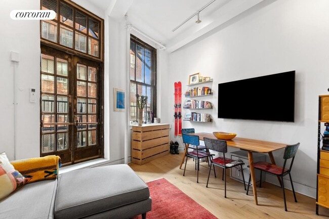 Building Photo - 8 W 13th St