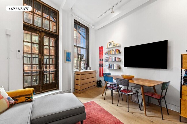 Foto del edificio - 8 W 13th St