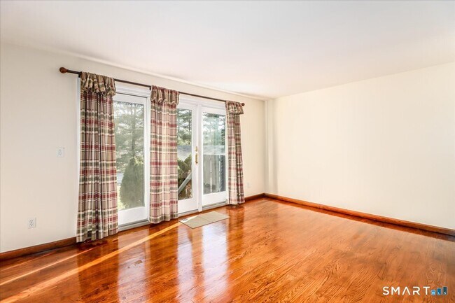 Foto del edificio - 62 Old Farms Ln