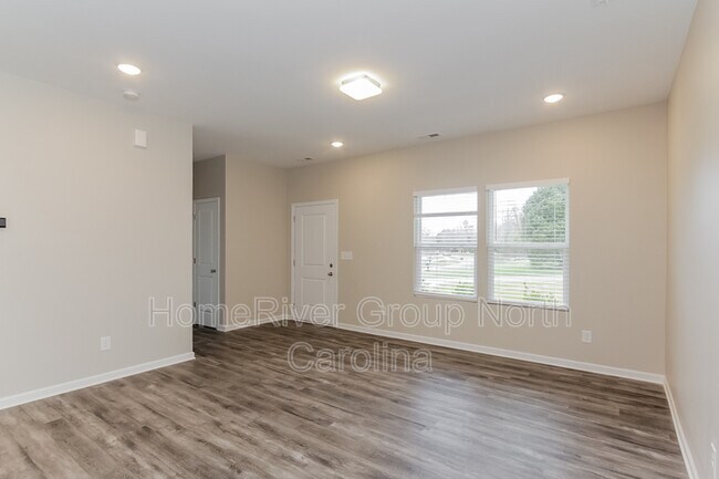 Building Photo - 4406 Mountain Island Dr