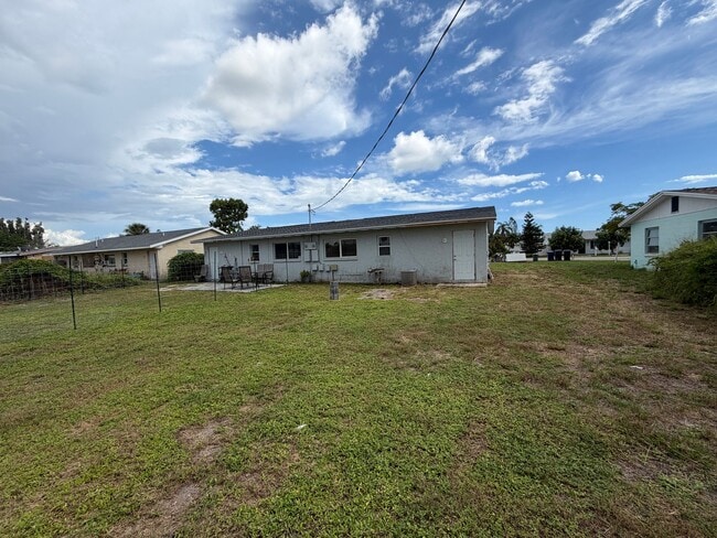 Building Photo - 8126 43rd Ave W