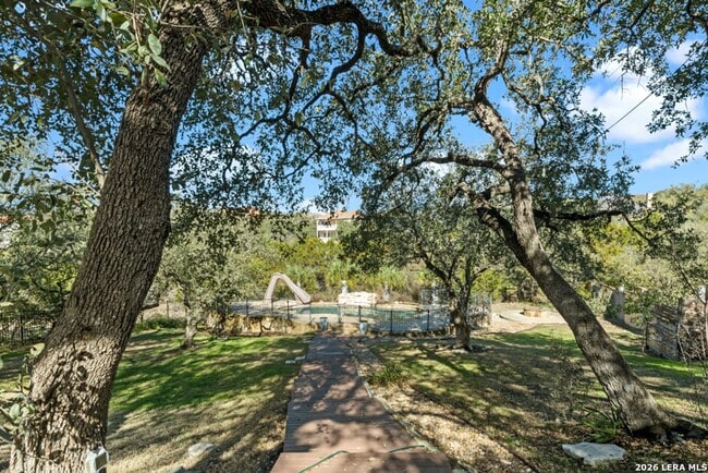 Foto del edificio - Charming Home Awaits: Spacious & Modern Living in a Prime Location