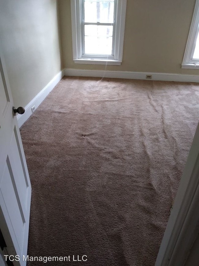 Building Photo - 4 br, 1 bath House - 710 W Elm St
