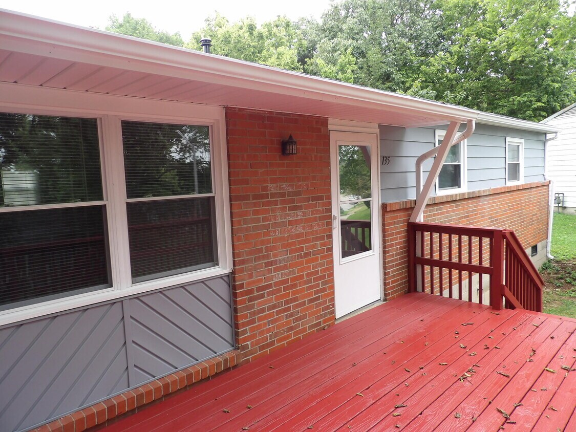 Primary Photo - 135 Hickory Dr