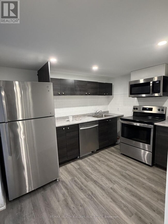 Building Photo - 219 Jarvis St