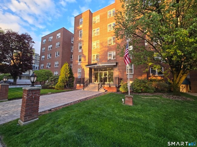 Building Photo - 39 Glenbrook Rd