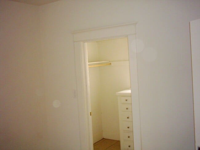 Building Photo - 1154 Cedar Ave