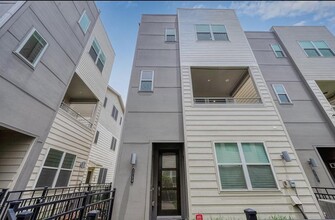 Building Photo - 2759 Clinton Dr
