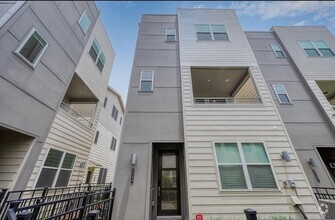 Building Photo - 2759 Clinton Dr