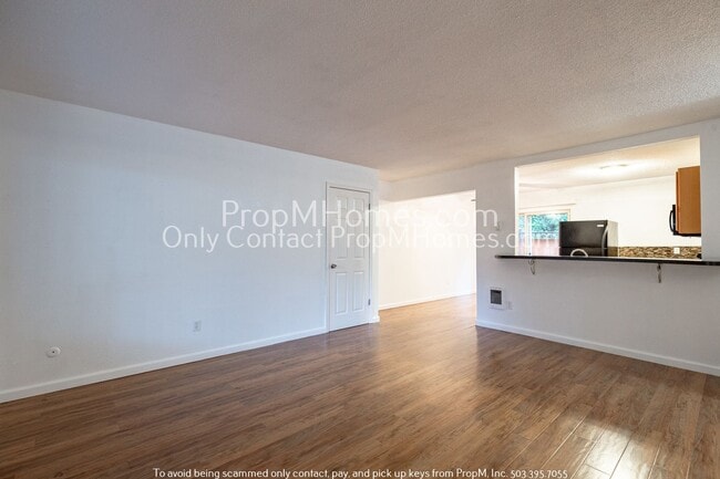 Building Photo - Charming Two Bedroom Unit in North Tabor!