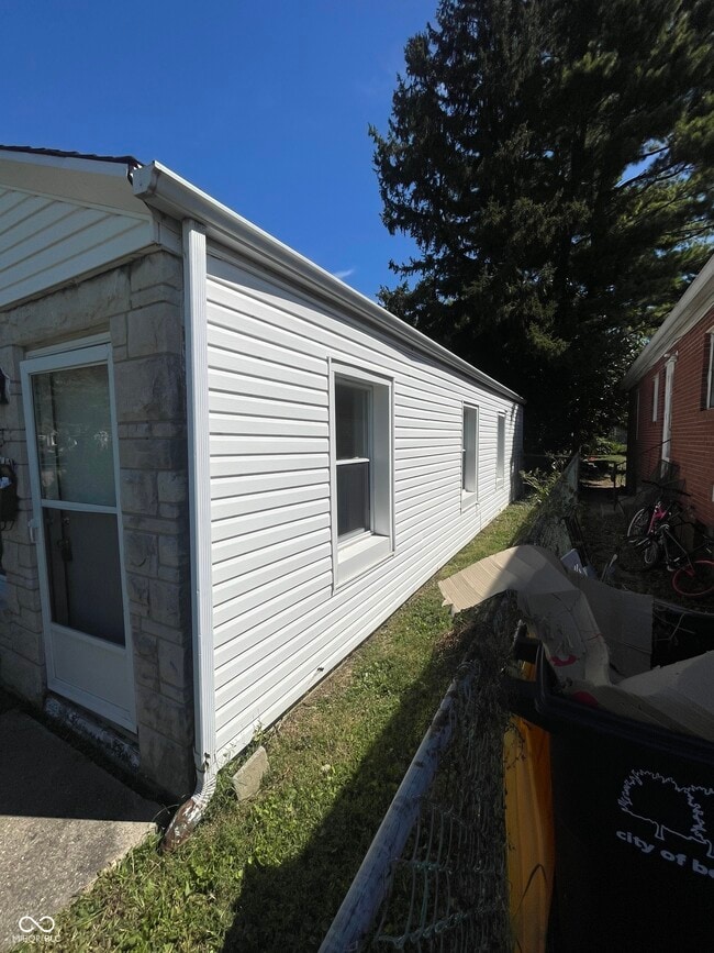 Building Photo - 241 N 19th Ave