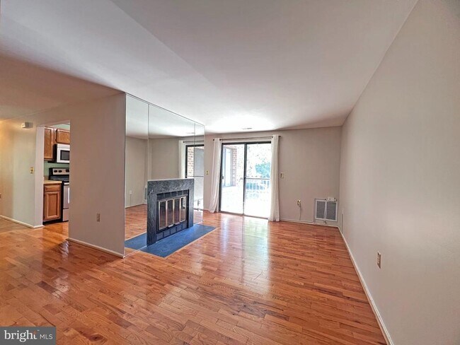 Foto del edificio - 18140 Chalet Dr