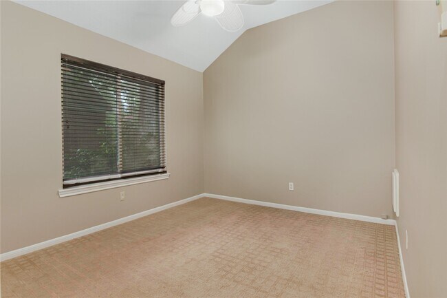 Foto del edificio - 3435 Beech Point Dr