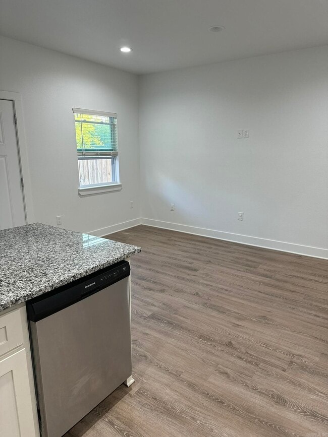 Foto del edificio - 3317 W 15th St