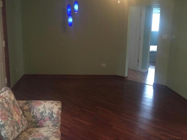 Foto del edificio - 619 Case Pl