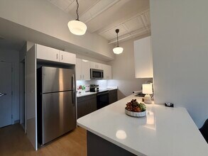 Building Photo - Olympic Lofts