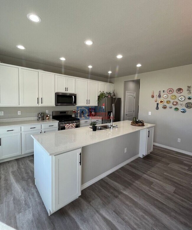 Building Photo - 4597 Hollycomb Dr