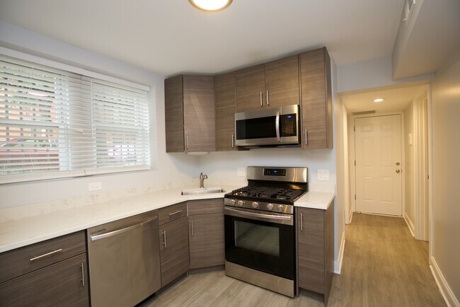 Foto del edificio - 2647 N Sacramento Ave