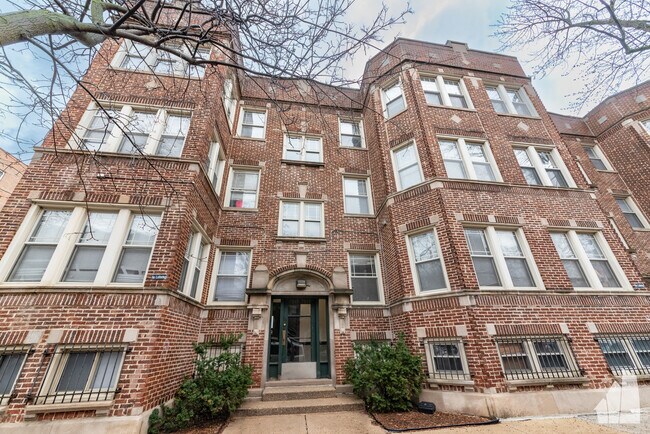 Building Photo - 7505 N Greenview Ave