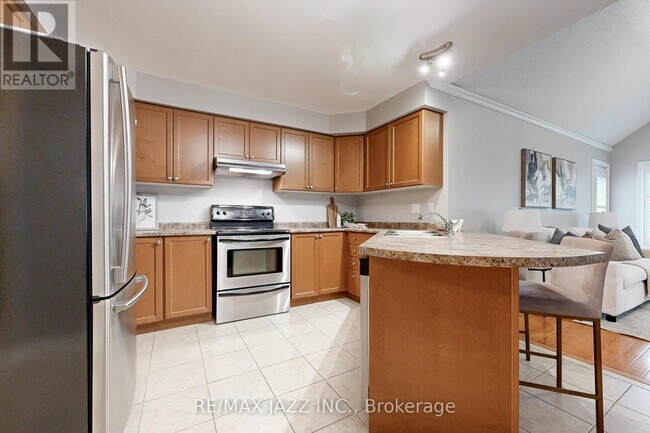 Photo du bâtiment - 350 Lakebreeze Dr