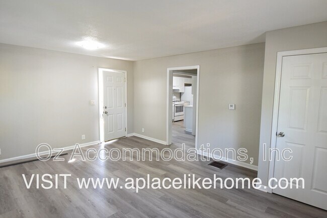 Building Photo - 1514 N Spring St