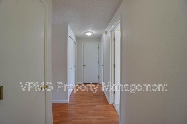 Building Photo - 605 SE 121st Ave