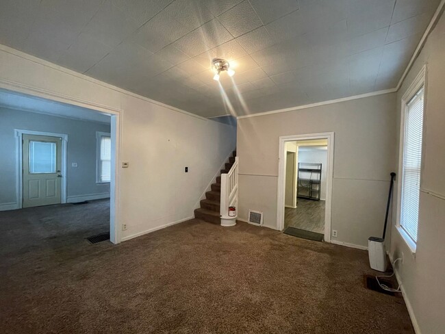 Building Photo - 4BD/1.5BA Home For Rent In Valpo