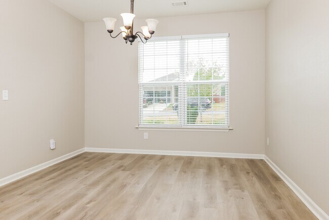 Building Photo - 580 Smoky Mountains Dr