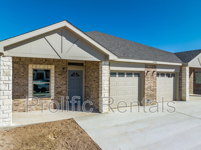 Building Photo - 3505 Abraham Dr