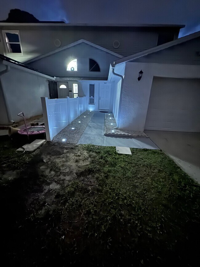 Foto del edificio - 7023 Oakwood Dr