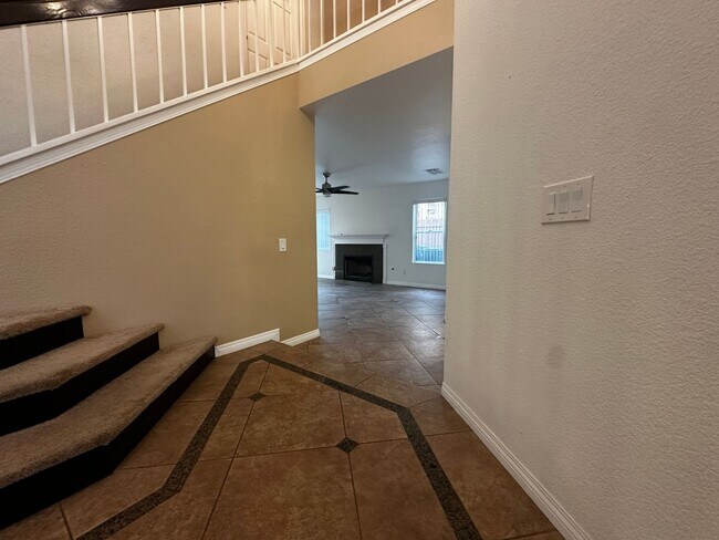 Foto del edificio - Santa Fe Hills 4 Bedroom Home
