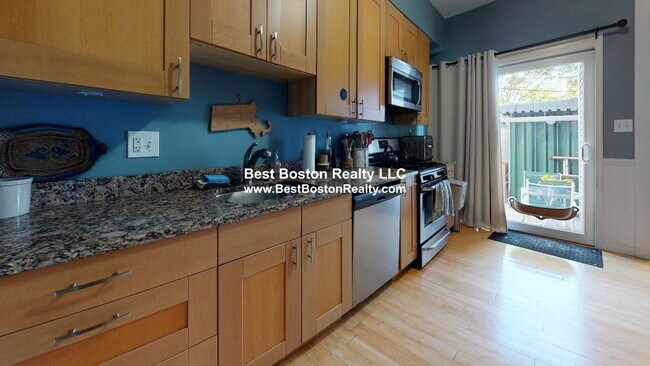Building Photo - 206 Somerville Ave