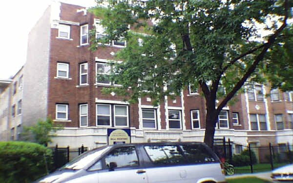 Building Photo - 6956 N Ashland Blvd