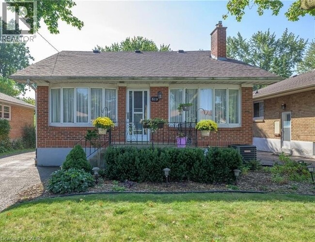 Building Photo - 619 Ross St