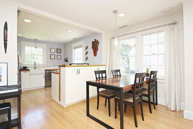 Foto del edificio - Charming Fry's Spring Cottage Near UVA