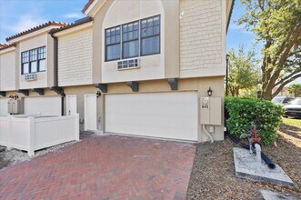 Building Photo - 290 Westlawn Dr