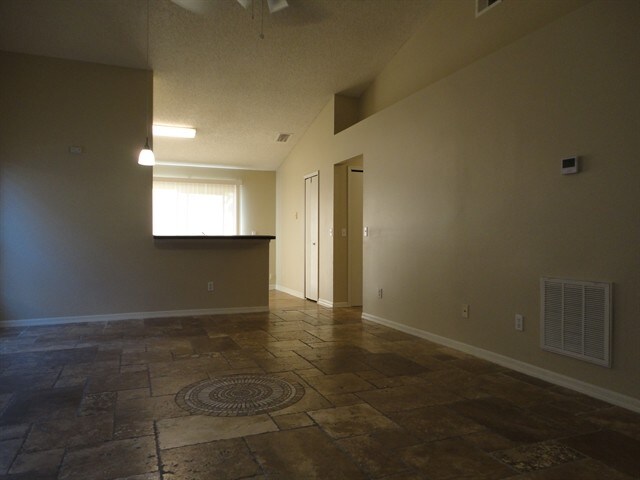 Foto del edificio - 732 McLean Ct