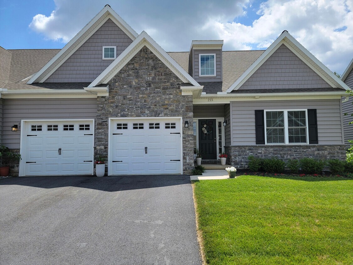 Foto principal - 206 Buckton Dr