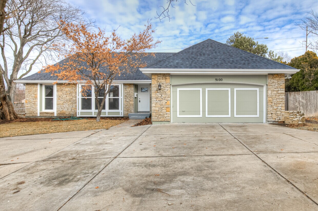 9100 Antioch Rd, Overland Park, KS 66212 House Rental in Overland Park, KS