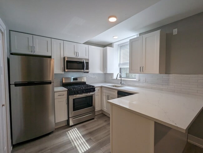 Building Photo - 3943 N Janssen Ave