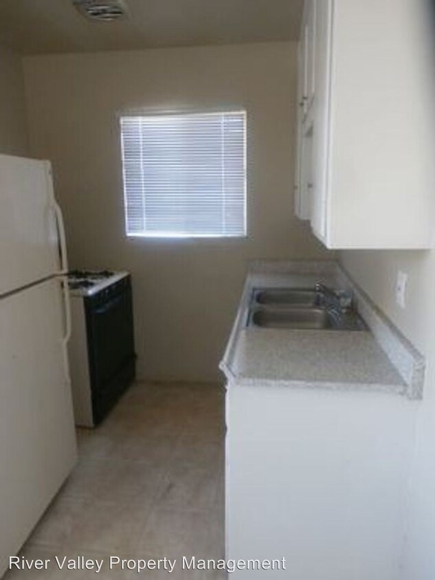 Building Photo - 1 br, 1 bath Apartment - 1617 Arcade Blvd