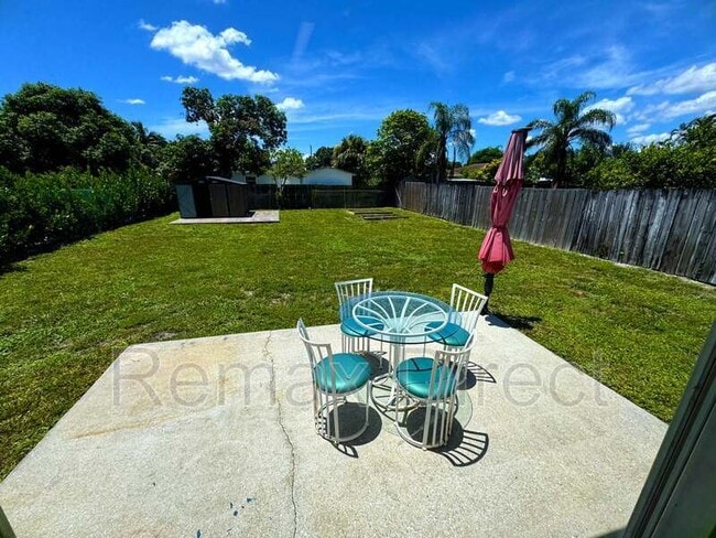 Photo - 6682 4th St House