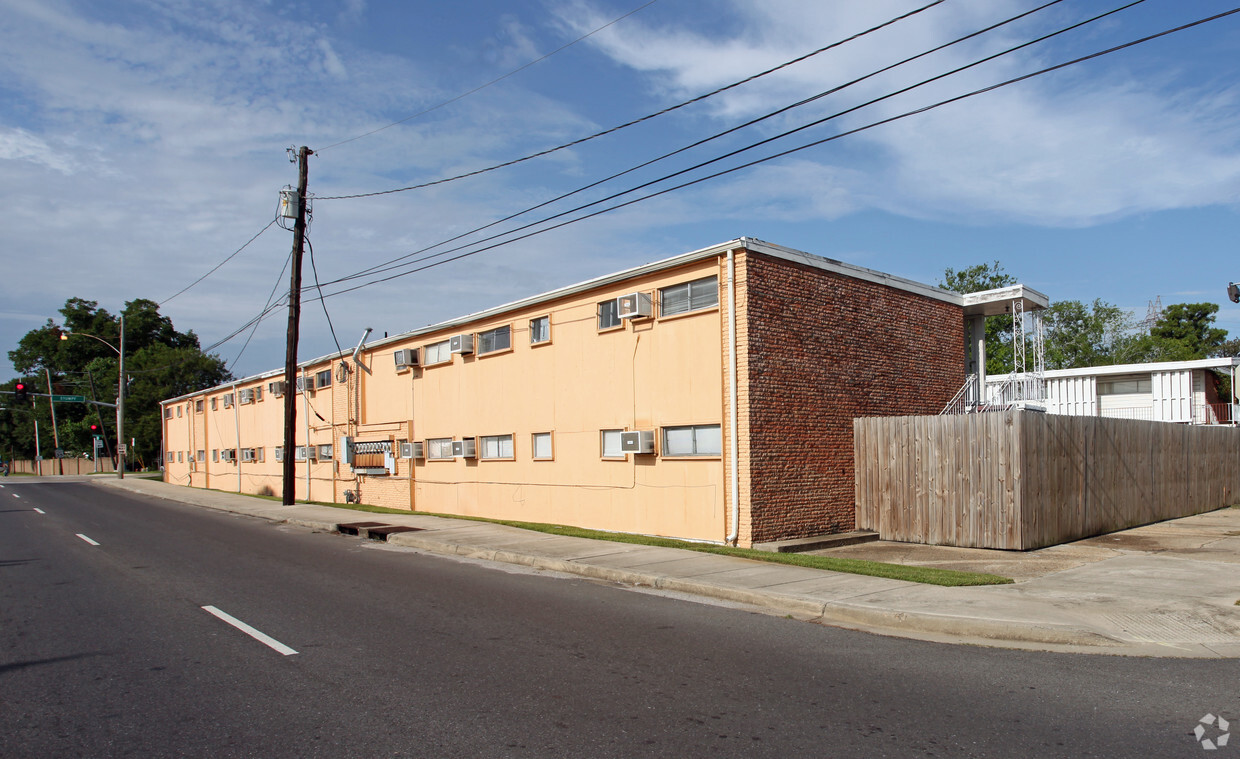 Building Photo - Azalea Garden Apartments