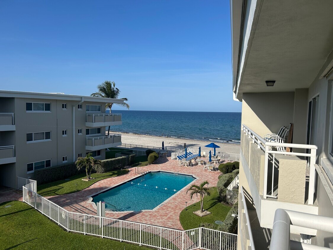 Beautiful 3 floor unit - 1199 Hillsboro Mile