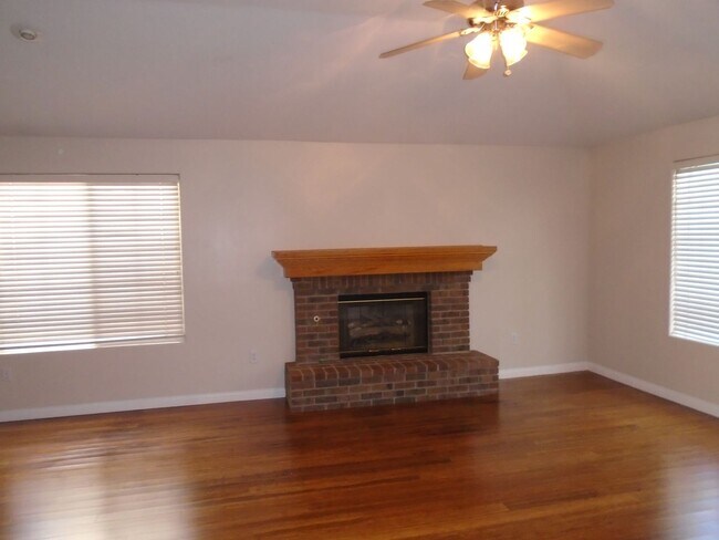 Foto del edificio - 10314 Iroquois Ln
