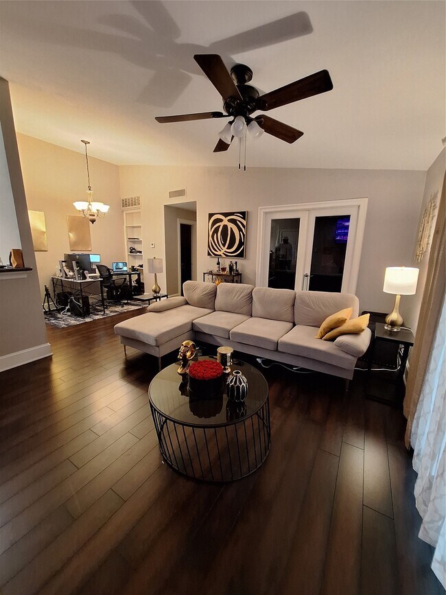 Foto del edificio - 2425 Augusta Dr