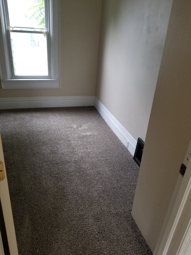 Bedroom 2 - 313 S Ashland Ave