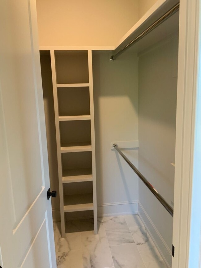 Building Photo - Great 4 BR Rental in Oxford January 2024