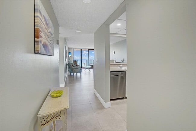 Building Photo - 4200 N Hwy A1A